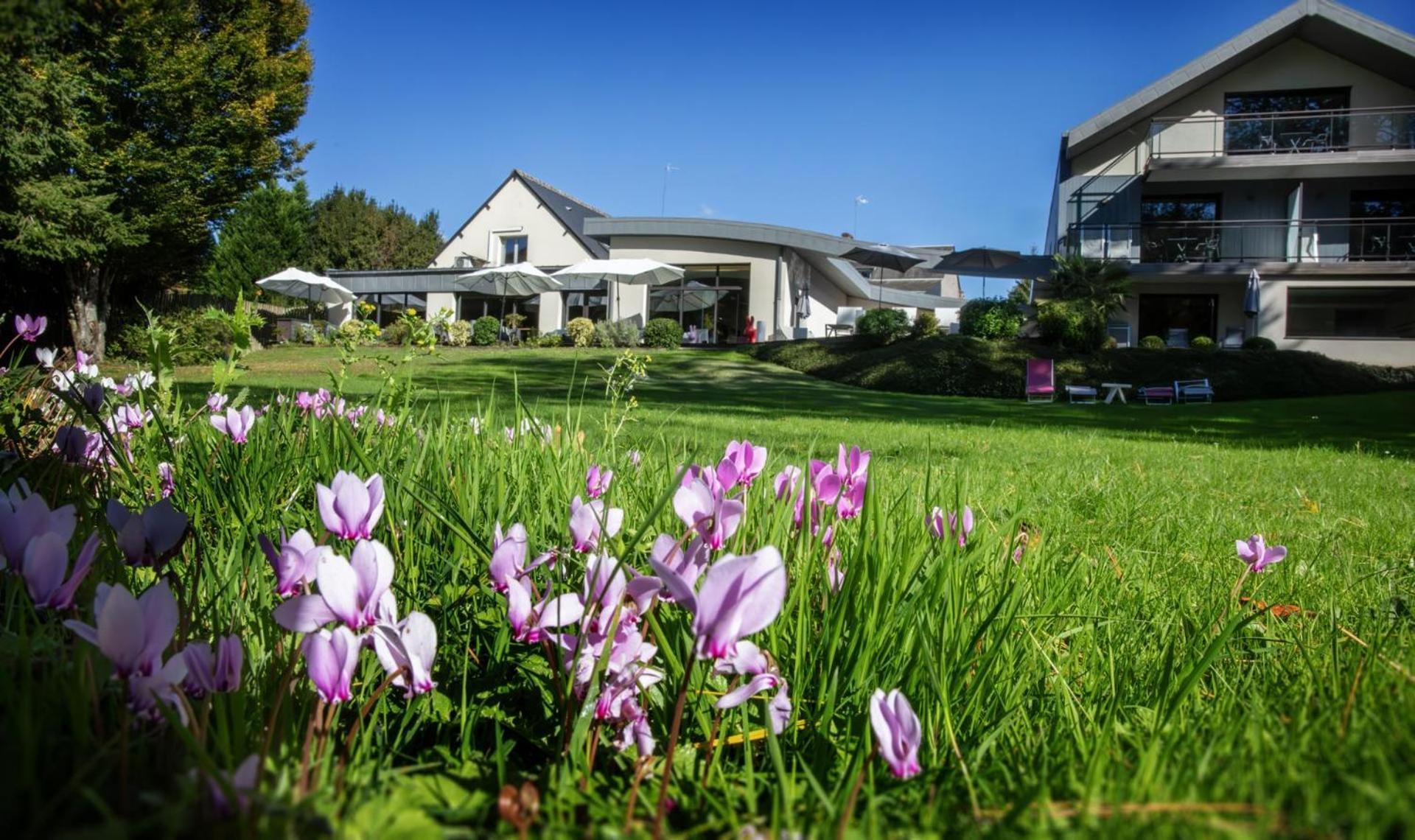 L'aubiniere Restaurant & 4* Saint-Ouen-les-Vignes