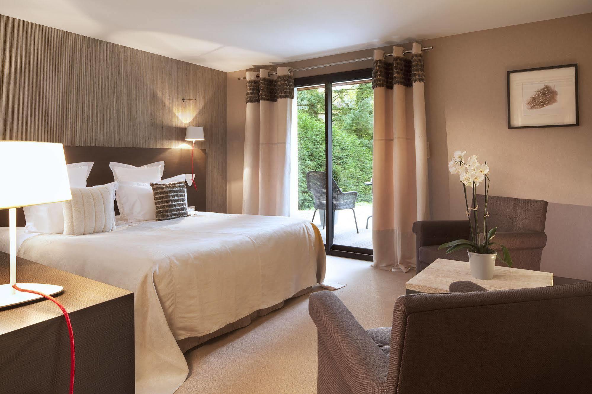 L'aubiniere Restaurant & 4* Saint-Ouen-les-Vignes